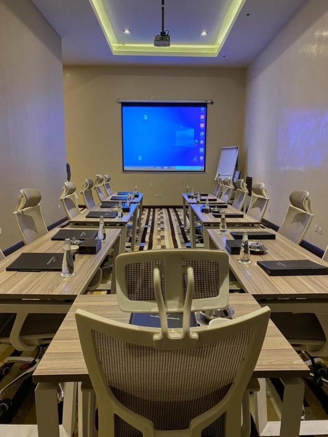 Voyage Hotel & Suites Riyad Extérieur photo